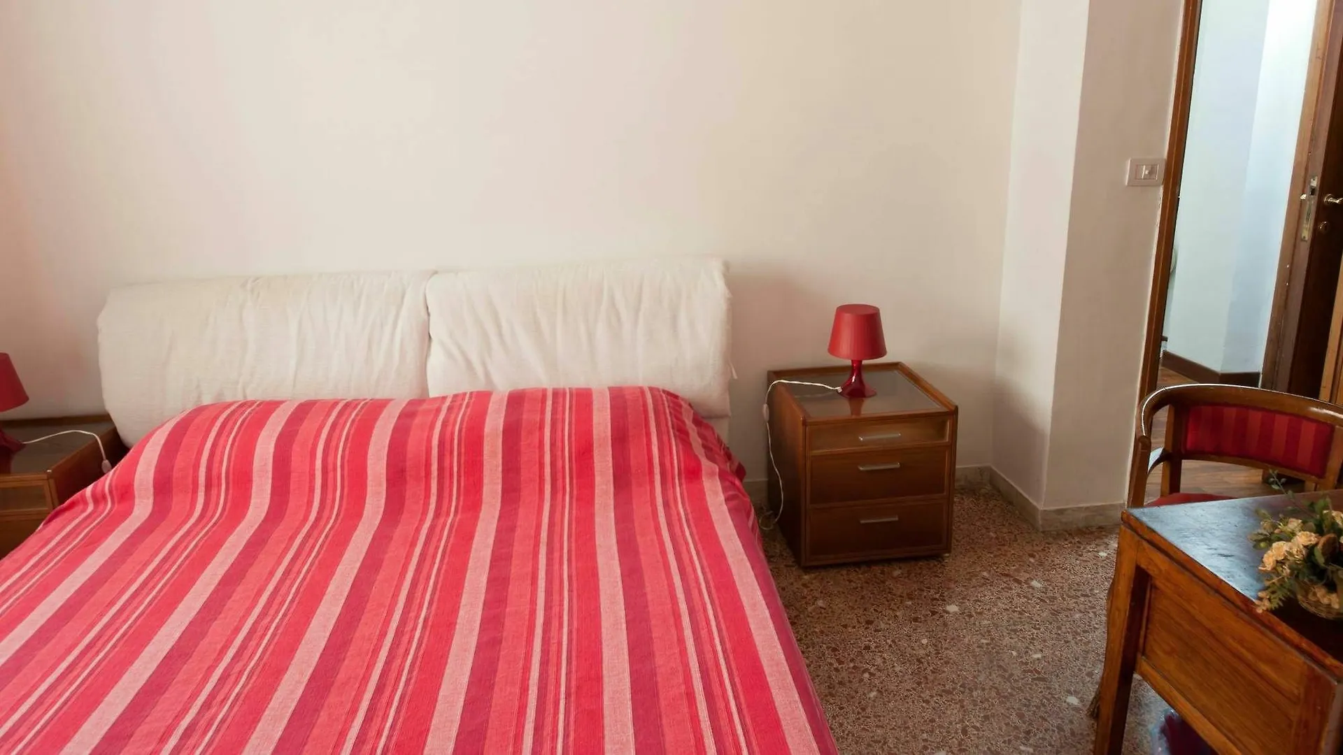 Bed and Breakfast 2 Passi Da Roma 2*,